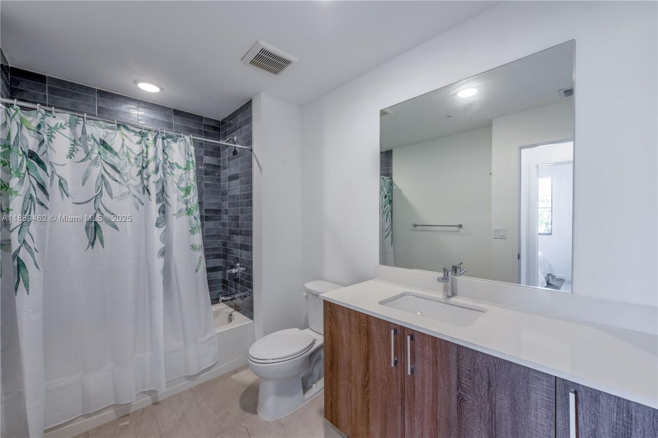 1080 NE 215th St, Unit 01-403, Unincorporated Dade County, FL 33179 Photo