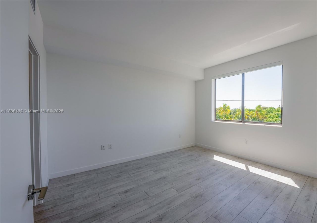 1080 NE 215th St, Unit 01-403, Unincorporated Dade County, FL 33179 Photo