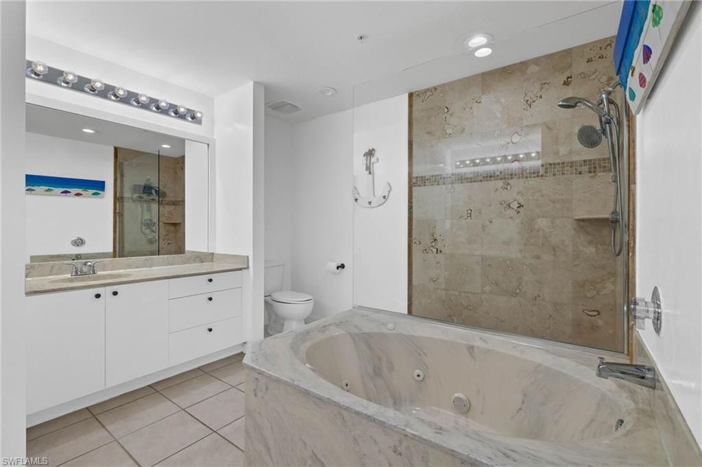 14817 Laguna Dr, Unit 203, Fort Myers, FL 33908 Photo