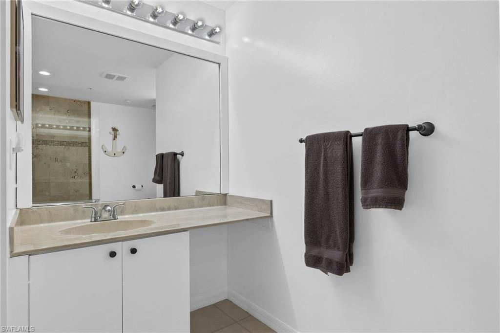 14817 Laguna Dr, Unit 203, Fort Myers, FL 33908 Photo