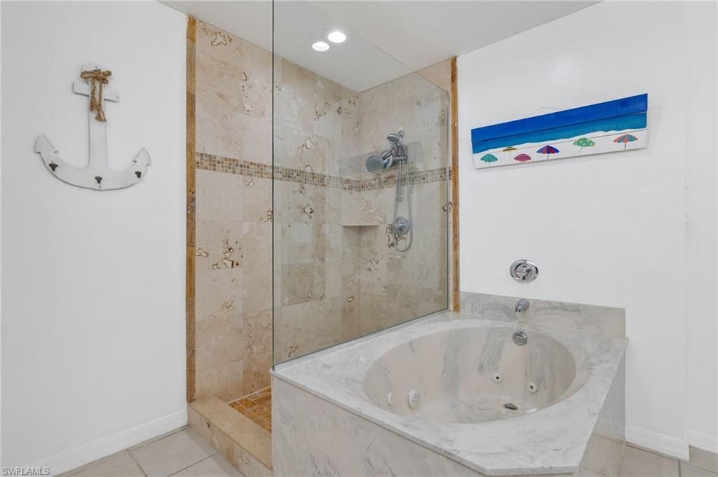 14817 Laguna Dr, Unit 203, Fort Myers, FL 33908 Photo