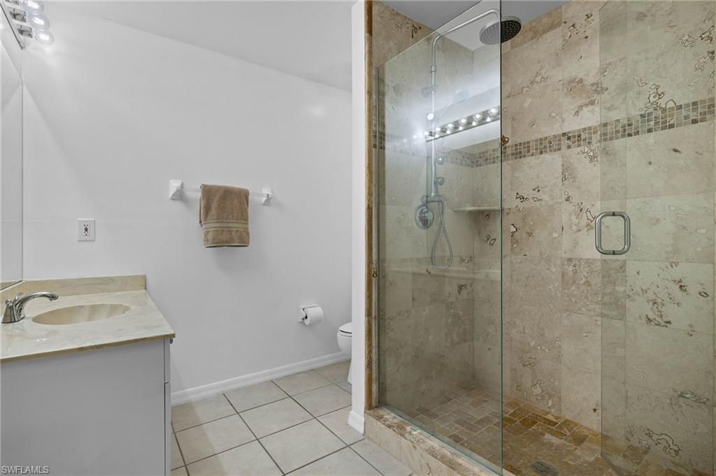 14817 Laguna Dr, Unit 203, Fort Myers, FL 33908 Photo
