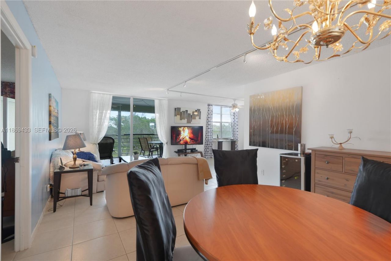 6100 NW 2nd Ave, Unit 423, Boca Raton, FL 33487 Photo