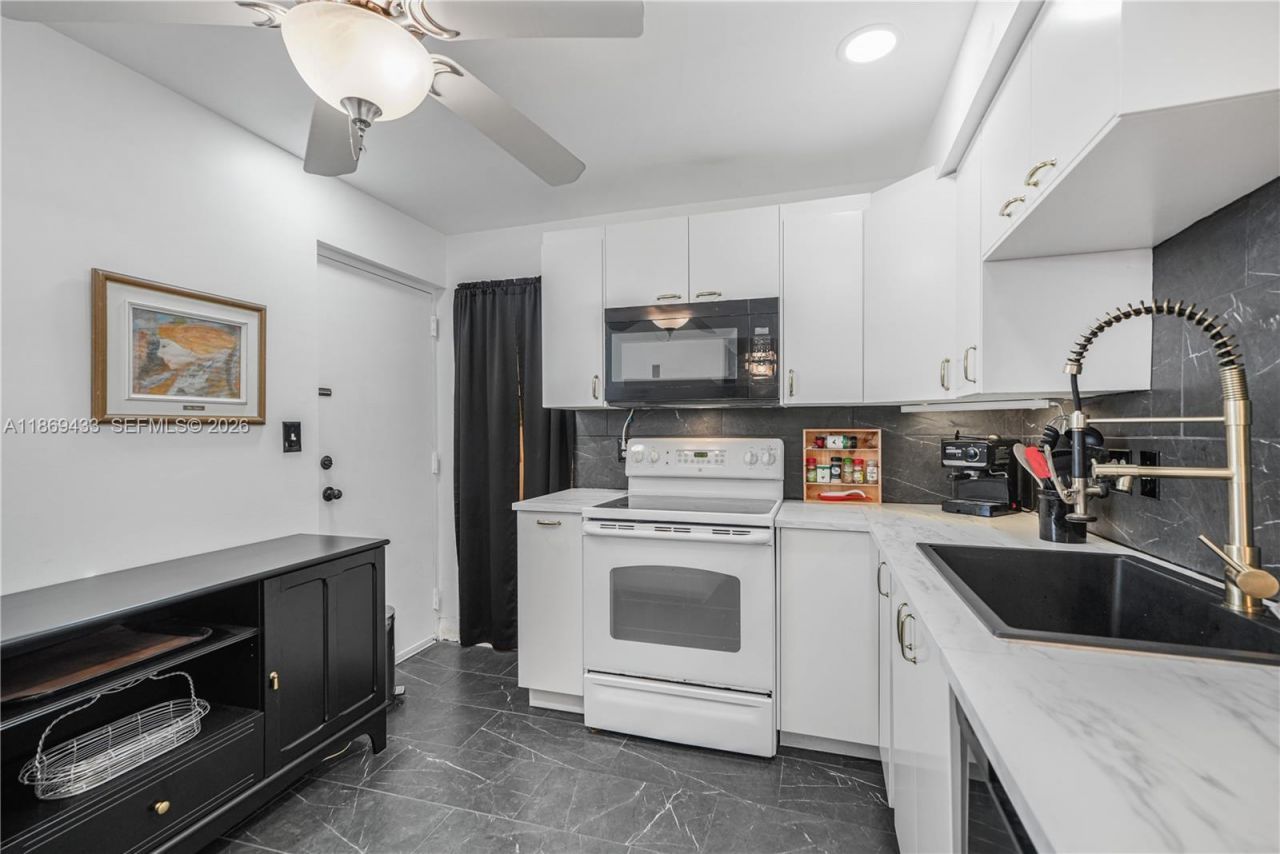 6100 NW 2nd Ave, Unit 423, Boca Raton, FL 33487 Photo