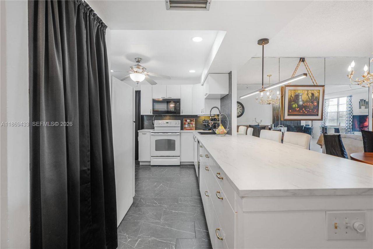 6100 NW 2nd Ave, Unit 423, Boca Raton, FL 33487 Photo