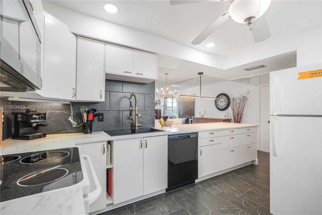 6100 NW 2nd Ave, Unit 423, Boca Raton, FL 33487 Photo