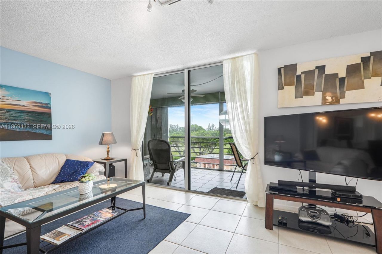 6100 NW 2nd Ave, Unit 423, Boca Raton, FL 33487 Photo