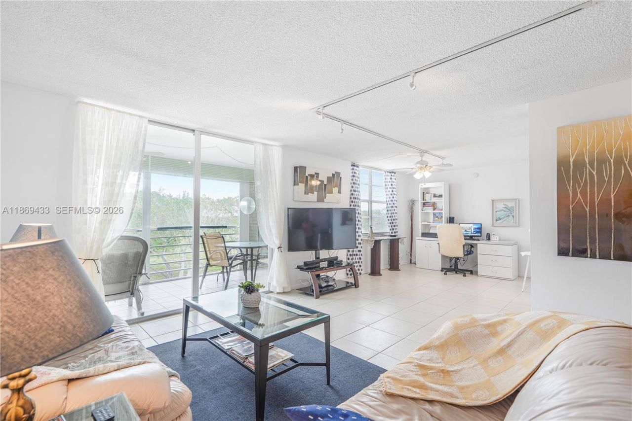 6100 NW 2nd Ave, Unit 423, Boca Raton, FL 33487 Photo