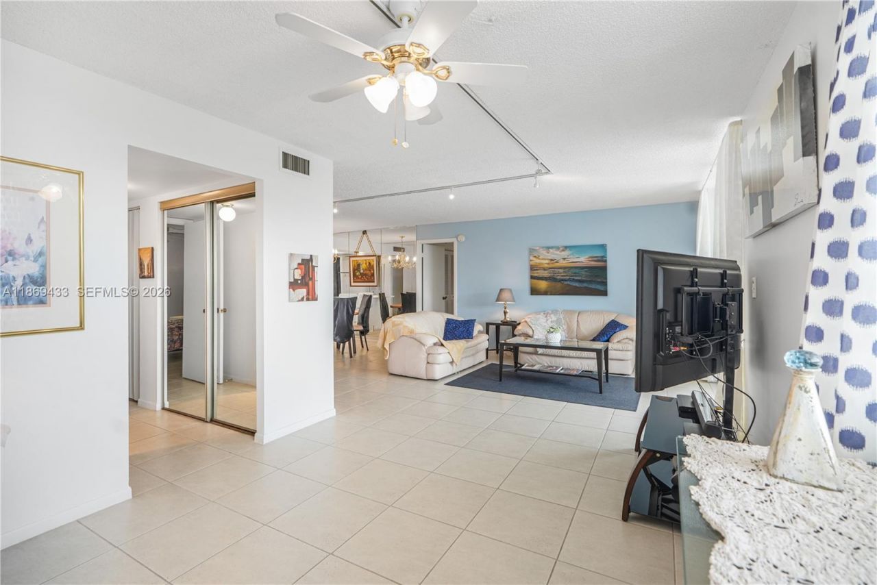 6100 NW 2nd Ave, Unit 423, Boca Raton, FL 33487 Photo
