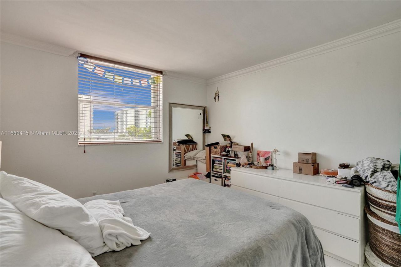 1801 S Treasure Dr, Unit 329, North Bay Village, FL 33141 Photo