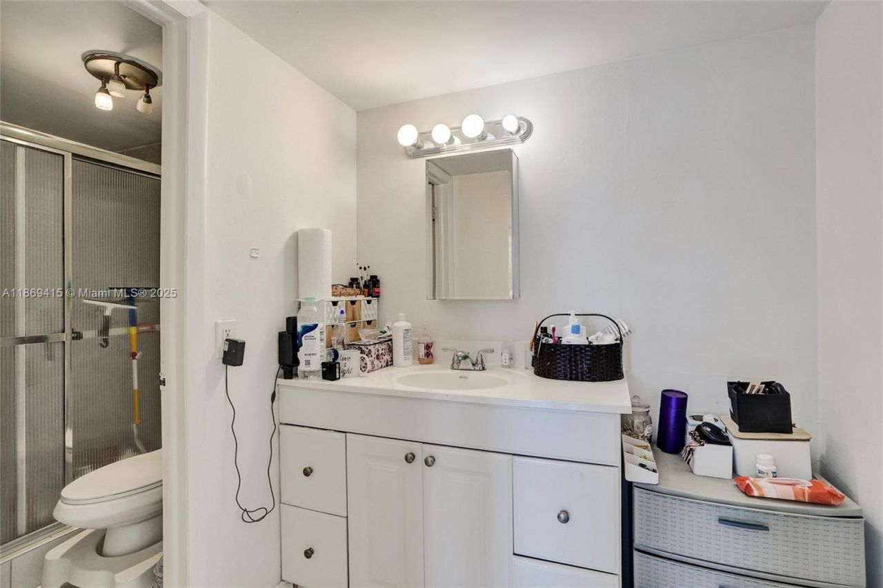 1801 S Treasure Dr, Unit 329, North Bay Village, FL 33141 Photo