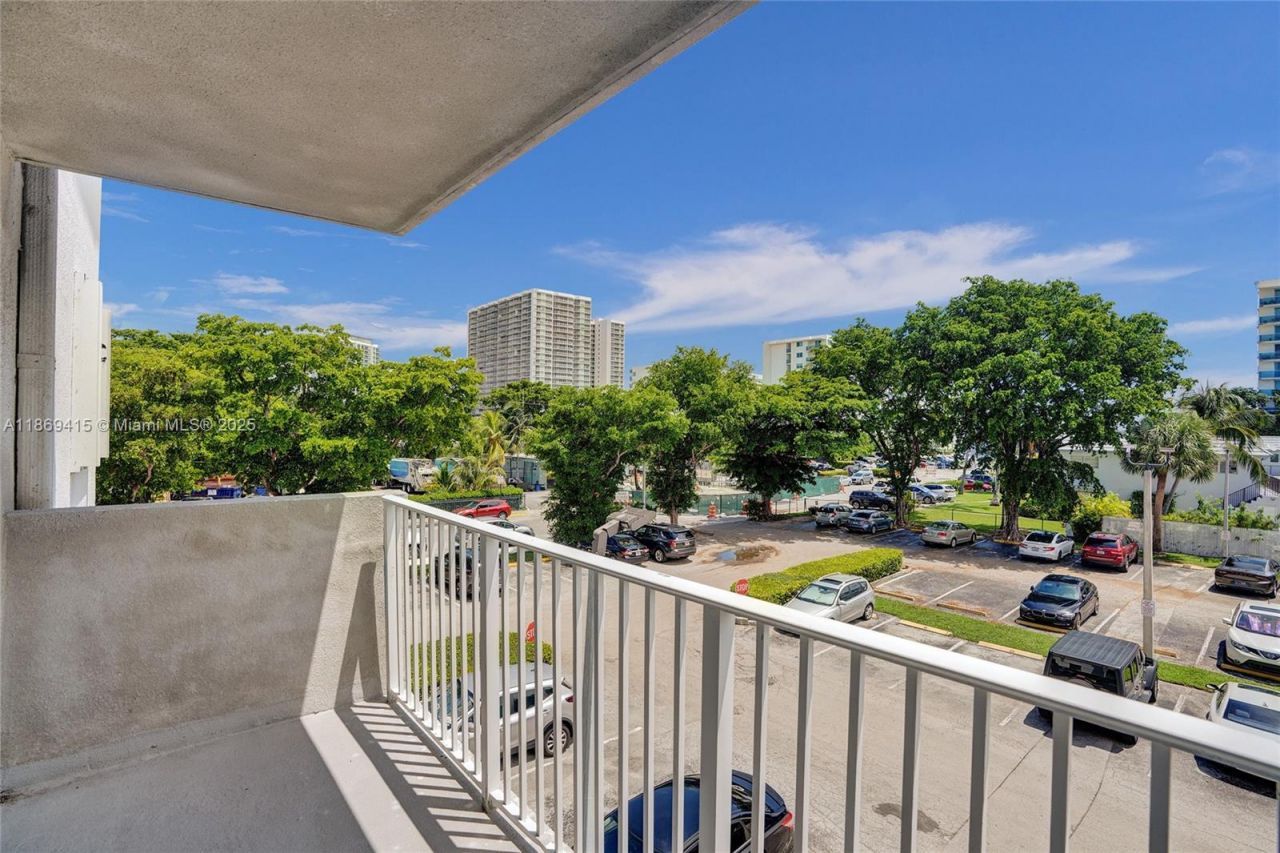 1801 S Treasure Dr, Unit 329, North Bay Village, FL 33141 Photo
