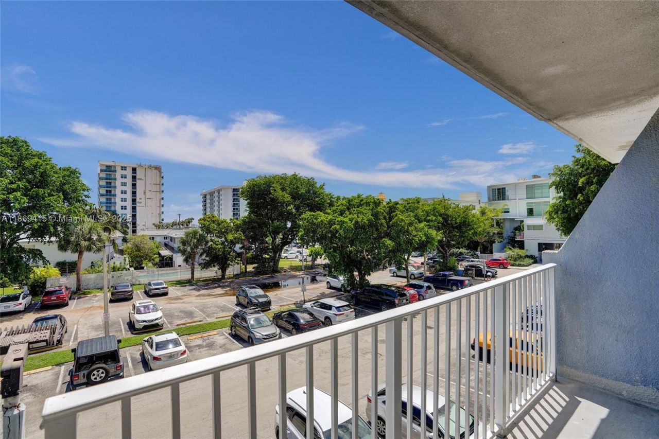 1801 S Treasure Dr, Unit 329, North Bay Village, FL 33141 Photo