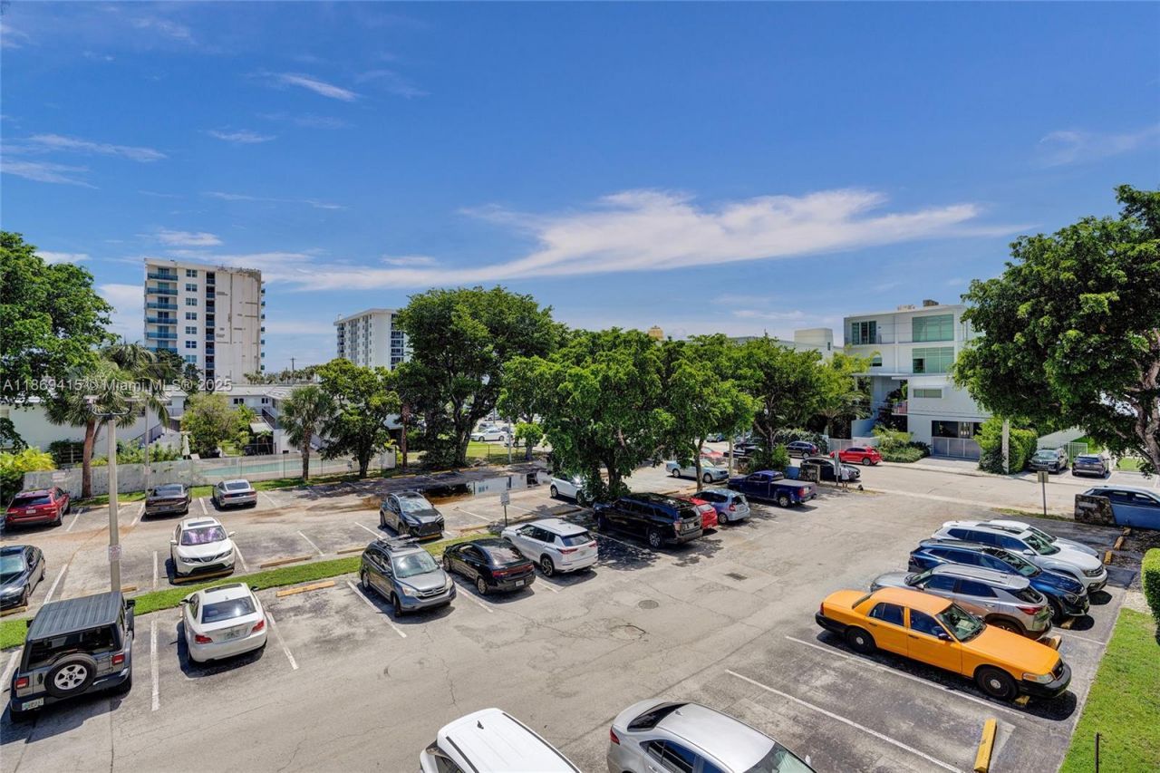 1801 S Treasure Dr, Unit 329, North Bay Village, FL 33141 Photo