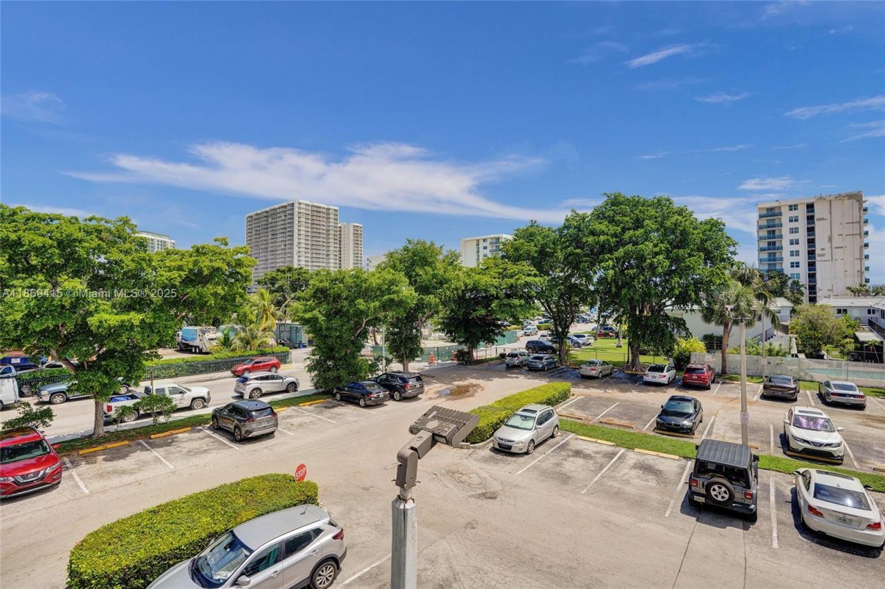1801 S Treasure Dr, Unit 329, North Bay Village, FL 33141 Photo
