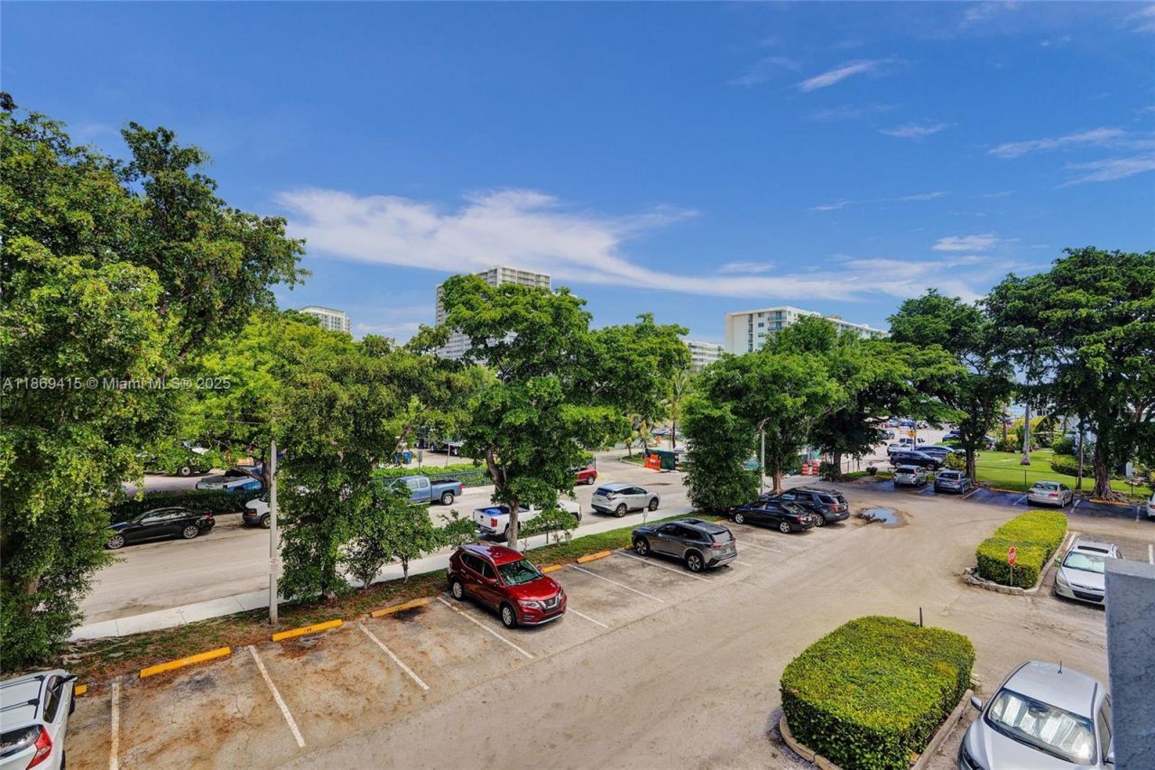 1801 S Treasure Dr, Unit 329, North Bay Village, FL 33141 Photo