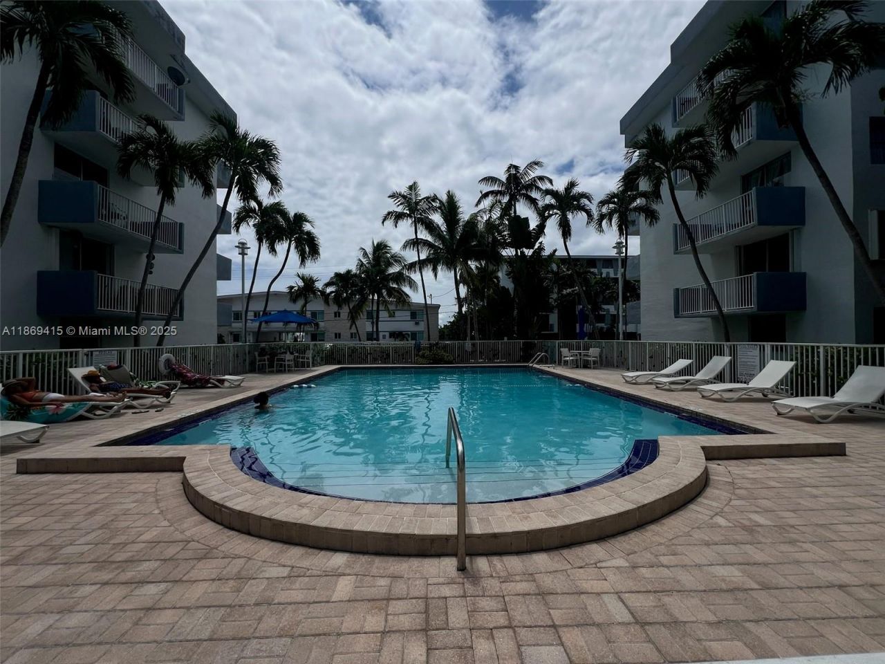 1801 S Treasure Dr, Unit 329, North Bay Village, FL 33141 Photo