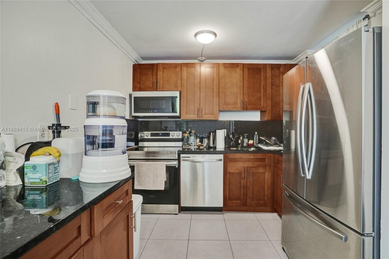 1801 S Treasure Dr, Unit 329, North Bay Village, FL 33141 Photo