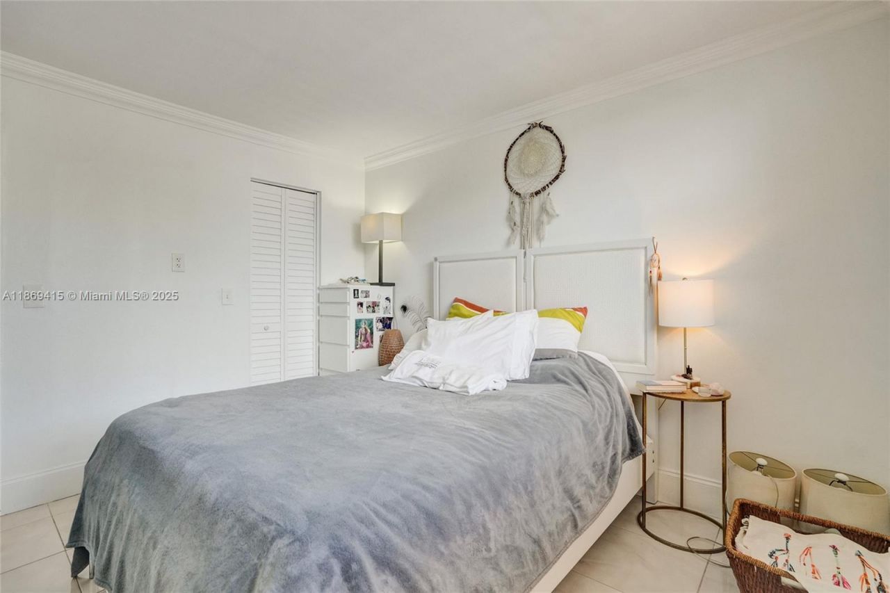 1801 S Treasure Dr, Unit 329, North Bay Village, FL 33141 Photo