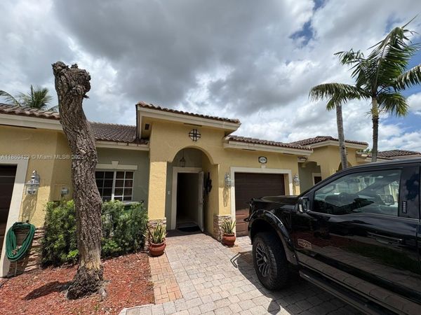 3279 NE 11th Dr, Homestead, FL 33033