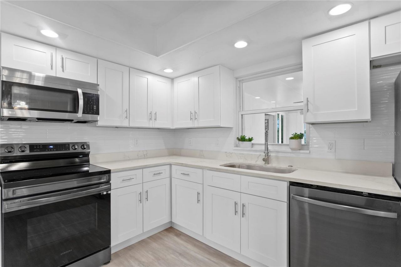 8412 Flagstone Drive, Tampa, FL 33615 Photo