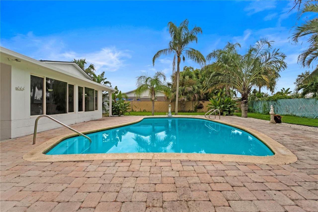 8412 Flagstone Drive, Tampa, FL 33615 Photo