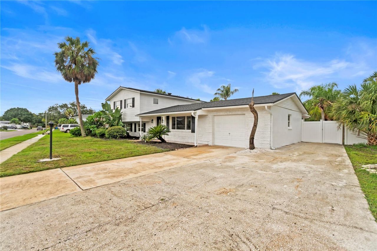 8412 Flagstone Drive, Tampa, FL 33615 Photo