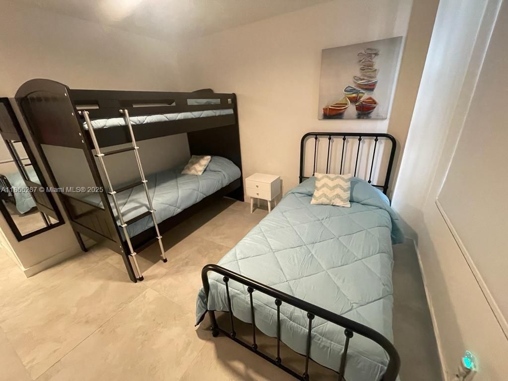 5161 Collins Ave, Unit 811, Miami Beach, FL 33140 Photo