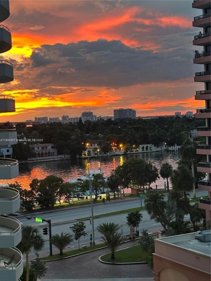 5161 Collins Ave, Unit 811, Miami Beach, FL 33140 Photo