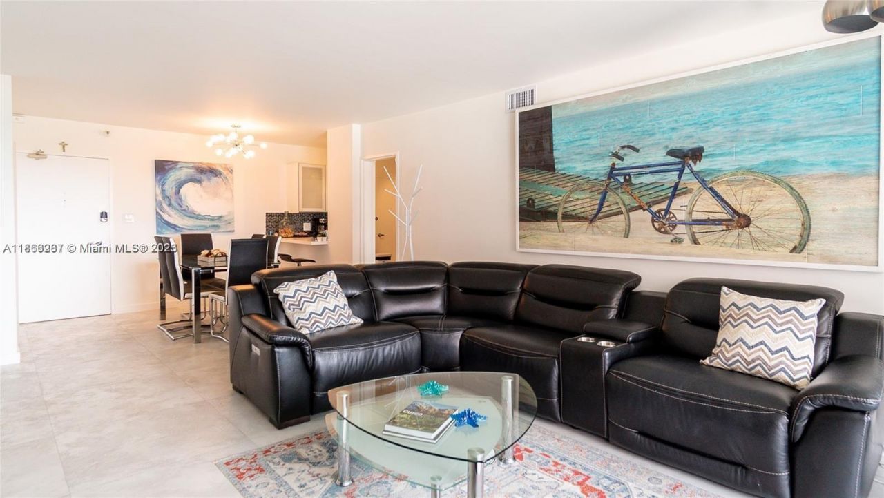 5161 Collins Ave, Unit 811, Miami Beach, FL 33140 Photo