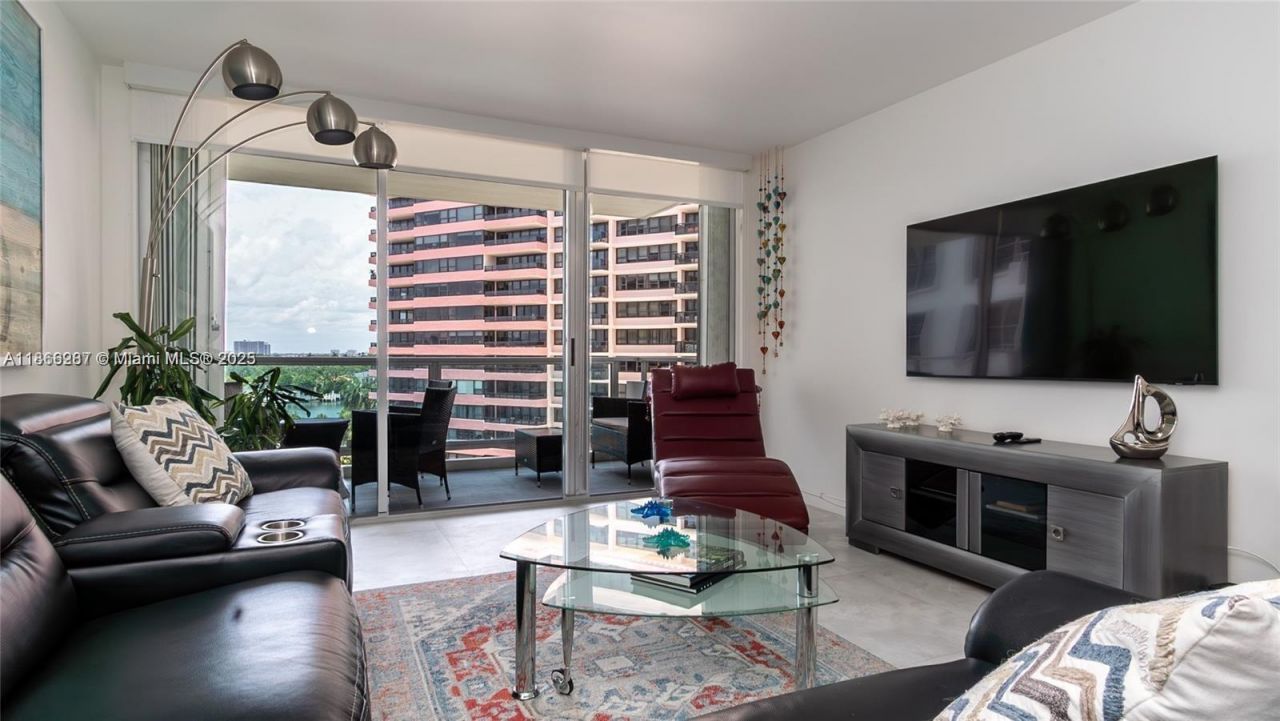 5161 Collins Ave, Unit 811, Miami Beach, FL 33140 Photo