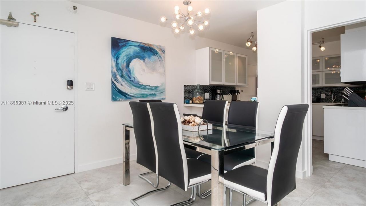 5161 Collins Ave, Unit 811, Miami Beach, FL 33140 Photo
