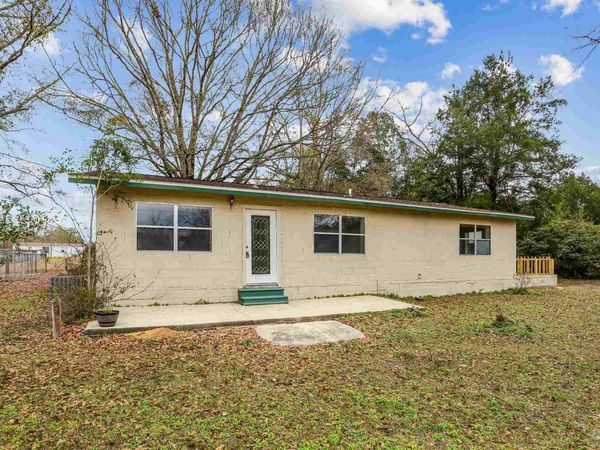 35 N Cypress St, Walnut Hill, FL 32568