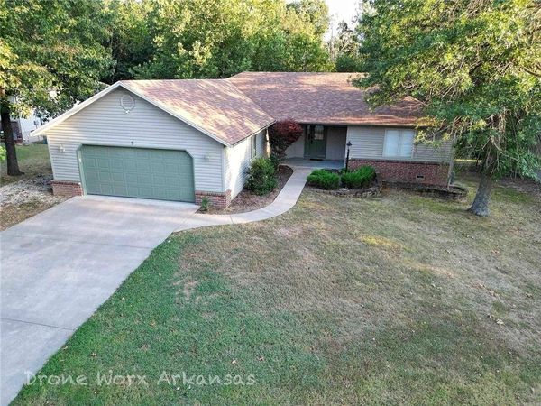 9 Piccadilly Lane, Bella Vista, AR 72714
