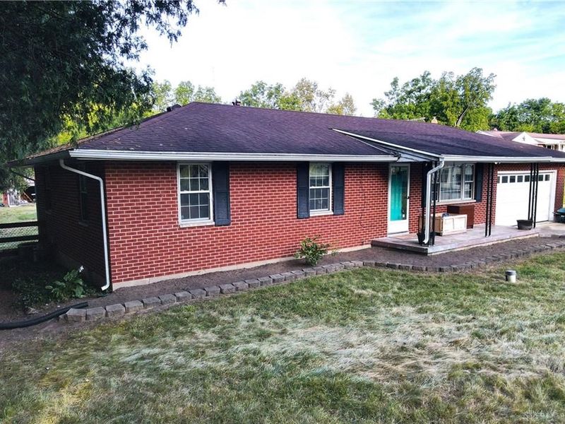 1290 Red Oaks Circle, Springfield, OH 45506 Photo 2