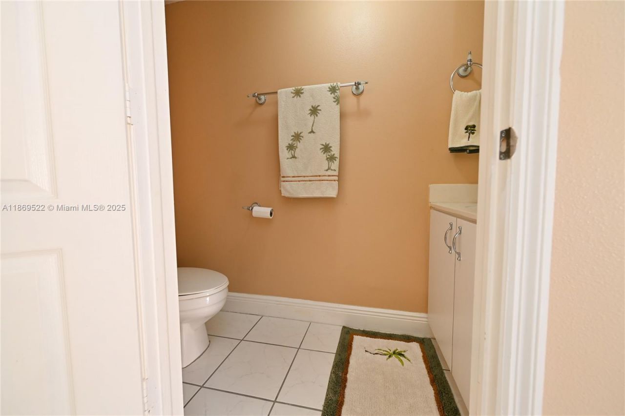 8390 NW 103rd St, Unit 205H, Hialeah Gardens, FL 33016 Photo