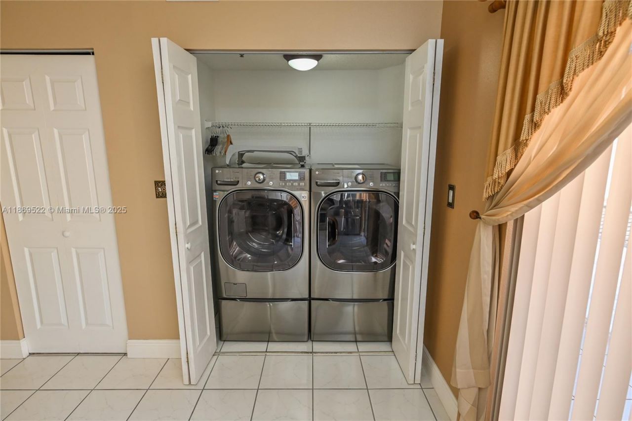 8390 NW 103rd St, Unit 205H, Hialeah Gardens, FL 33016 Photo