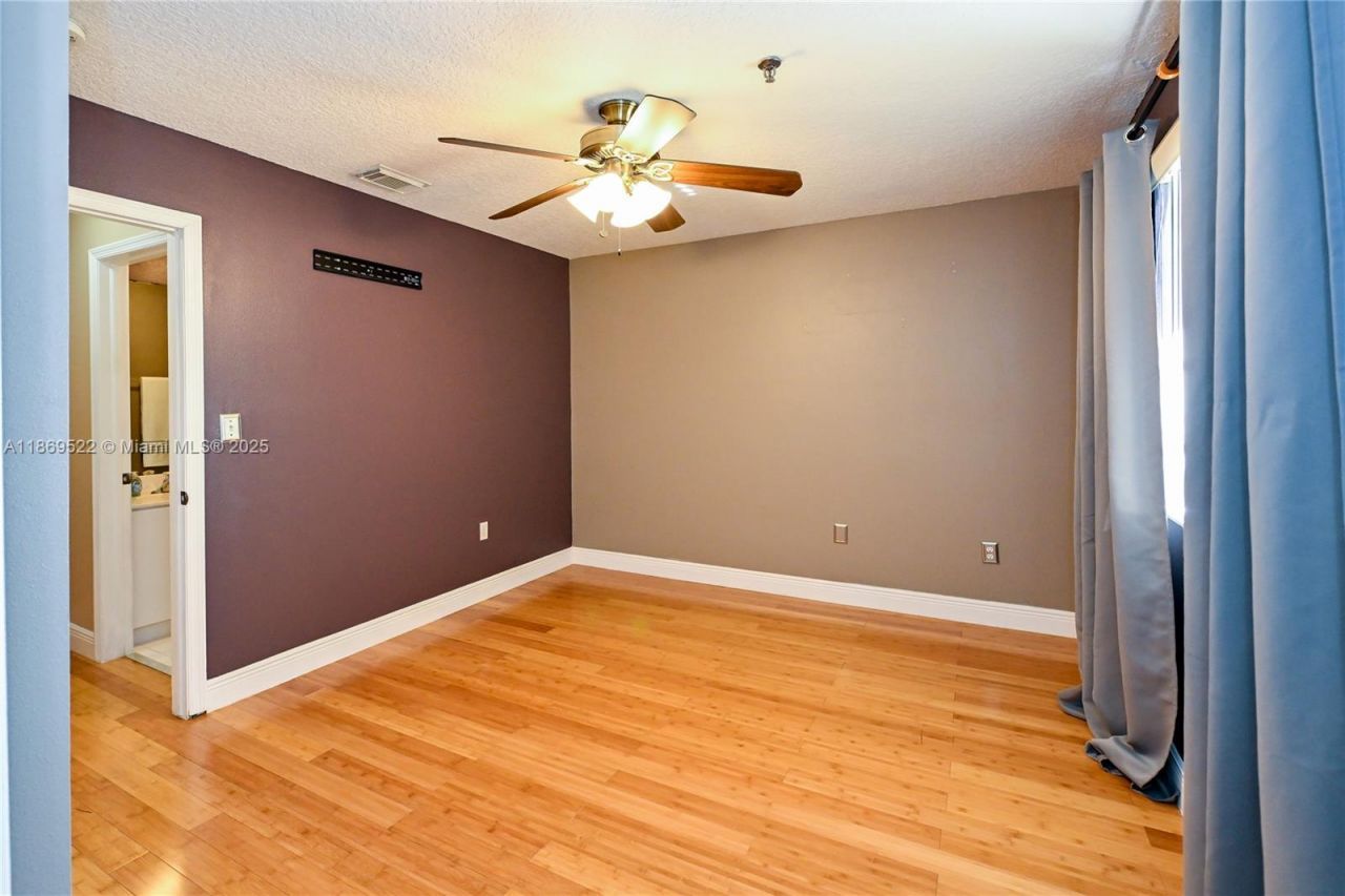 8390 NW 103rd St, Unit 205H, Hialeah Gardens, FL 33016 Photo