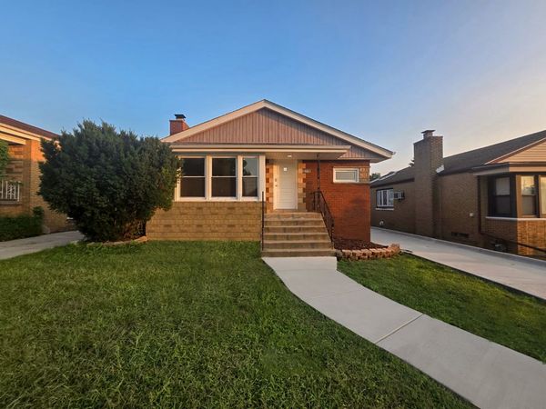 2719 W 94th Street, Evergreen Park, IL 60805