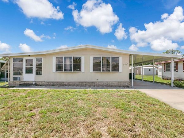 1207 APACHE CIRCLE, TAVARES, FL 32778