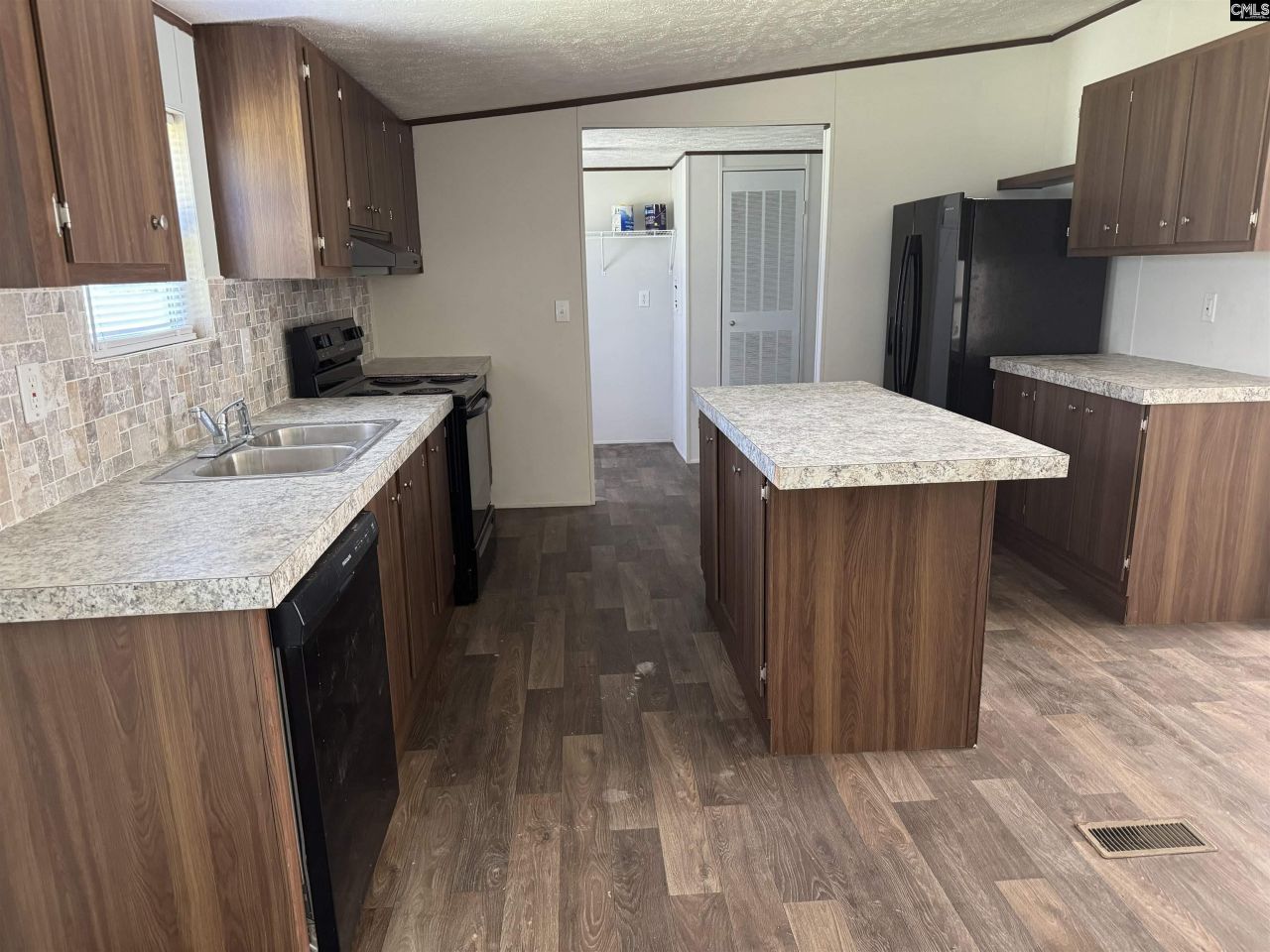 7527 Old Number Six Highway Photo 12