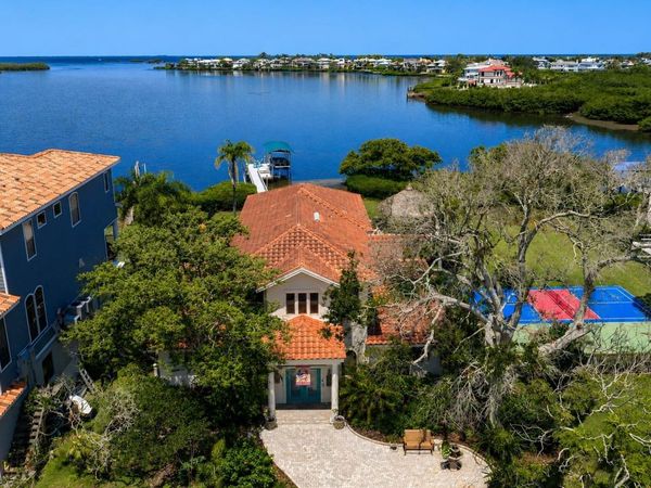 1632 SEA BREEZE DRIVE, TARPON SPRINGS, FL 34689