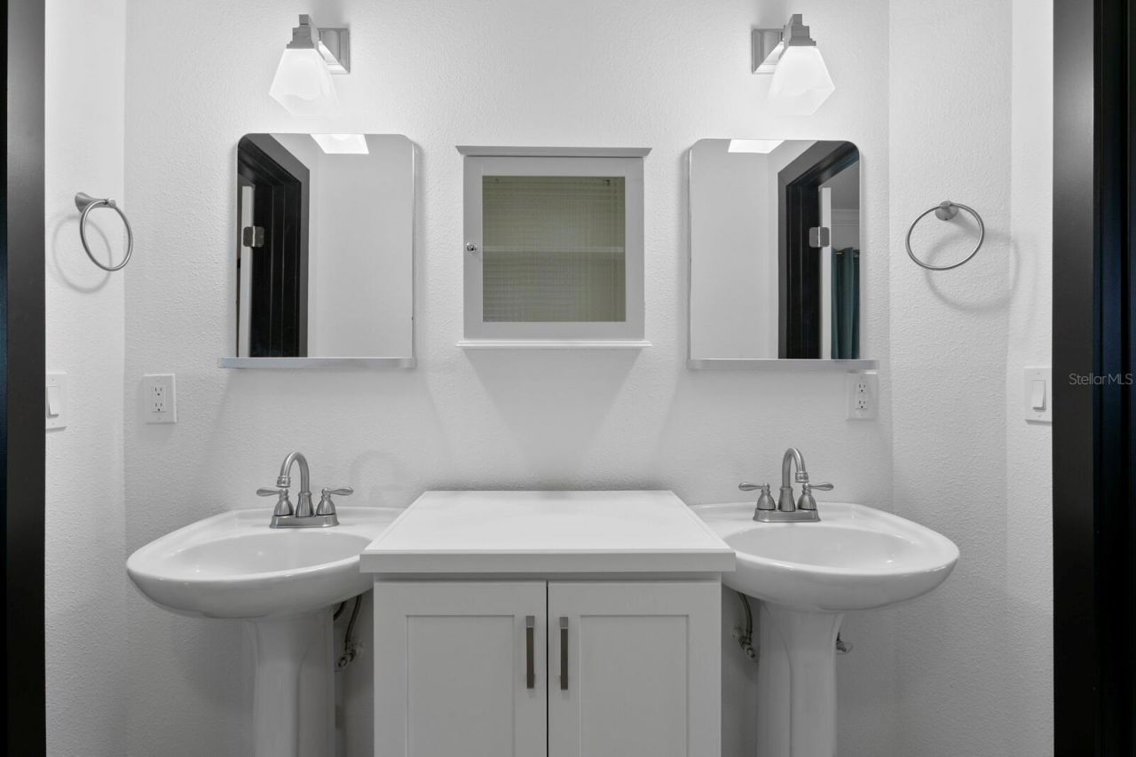 1632 Sea Breeze Drive, Tarpon Springs, FL 34689 Photo