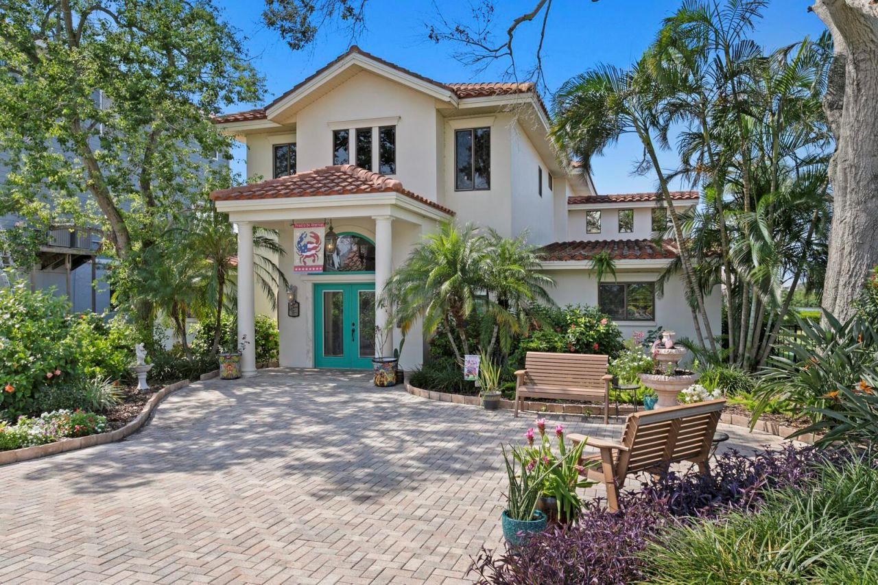 1632 Sea Breeze Drive, Tarpon Springs, FL 34689 Photo