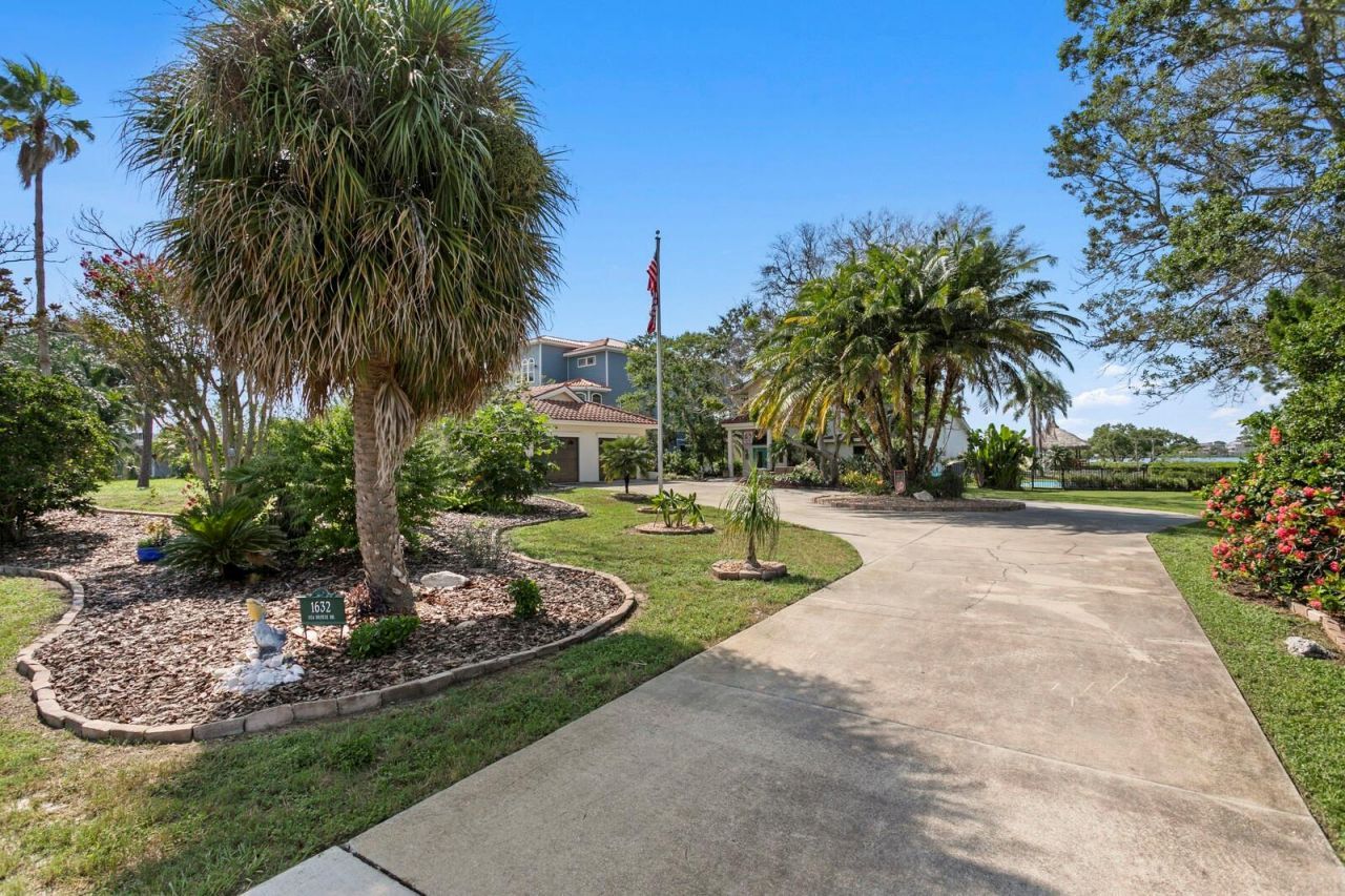 1632 Sea Breeze Drive, Tarpon Springs, FL 34689 Photo