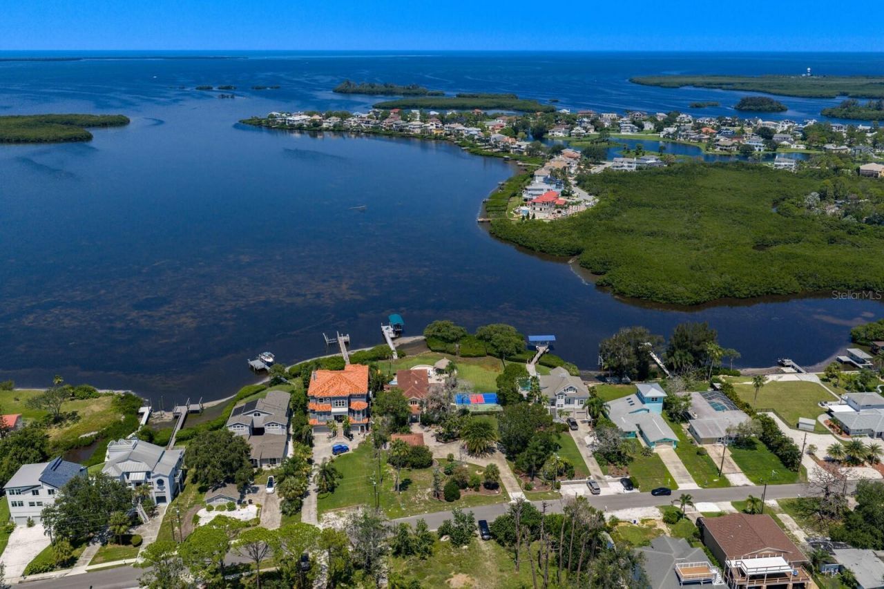 1632 Sea Breeze Drive, Tarpon Springs, FL 34689 Photo