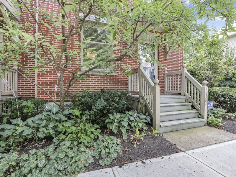 319 W 2nd Avenue, Columbus, OH 43201 Photo 2