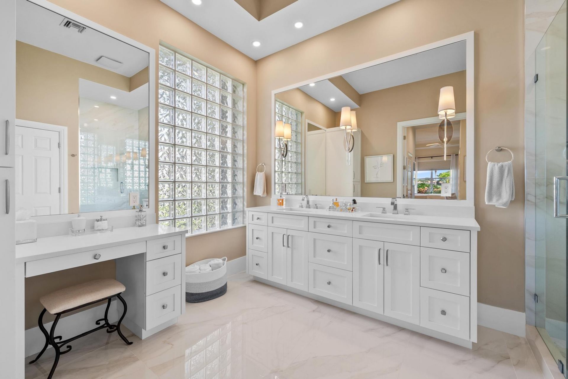 9004 Lakes Boulevard, West Palm Beach, FL 33412 Photo