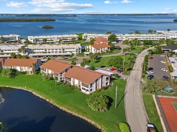 4852 INDEPENDENCE DRIVE, BRADENTON, FL 34210