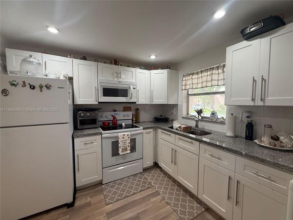 9581 Sunrise Lakes Blvd, Unit 101, Sunrise, FL 33322